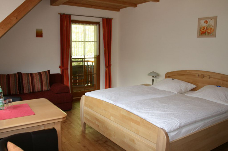 Doppelzimmer mit Balkon 

